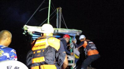 Motor Klotok Mati Mesin di Perairan Ketapang