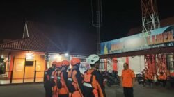 Tim SAR gabungan dikerahkan untuk mencari Lorensius Oskar (40) dilaporkan terjatuh dari kapal motor tambang ke Sui Kapuas di Desa Penyelimau Kecamatan Kapuas pada Sabtu u(27/6/2026). Foto: ist/berkatnewstv