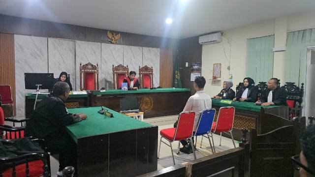 Ungkap Berbagai Kejanggalan, Megi Bernyanyi di Persidangan