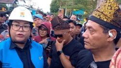Massa Sampaikan Empat Tuntutan ke PLN Kalbar