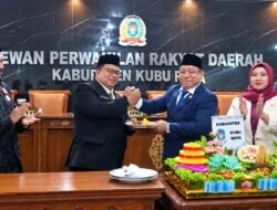 DPRD Paripurnakan HUT ke-19 Kubu Raya, Membangun Dengan Gotong Royong