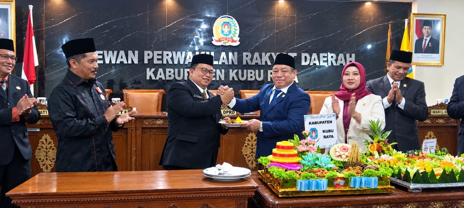 DPRD Paripurnakan HUT ke-19 Kubu Raya, Membangun Dengan Gotong Royong