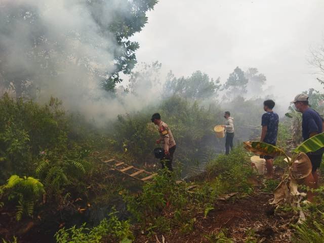 Warga Dievakuasi Akibat Karhutla Dekati Perumahan