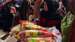 Warga Serbu Operasi Pasar Sembako Rp90 Ribu per Paket
