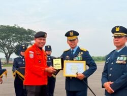 SAR Pontianak Berikan Penghargaan Lanud Supadio dan Kopasgat Mendukung Operasi SAR Helikopter PK-CFX