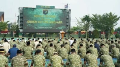 Ratusan Prajurit TNI Salat Istisqo Mohon Hujan di Kalbar