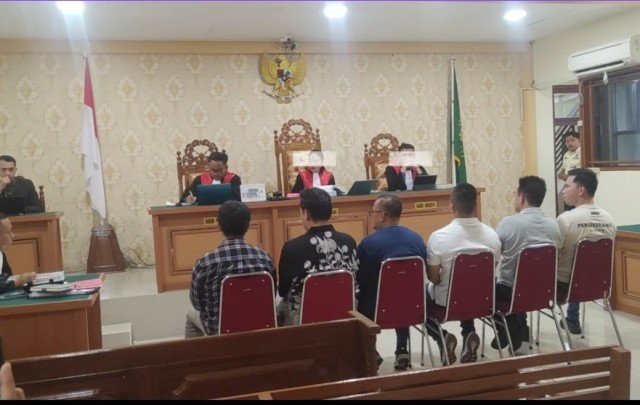 Fondri dan Wendi Mengaku Jual Oli Palsu ke Edi Chow