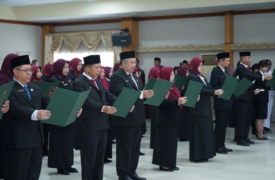 Kepala OPD Hingga Lurah di Pontianak Diganti. Edi Tekankan Peduli Masalah di Lapangan