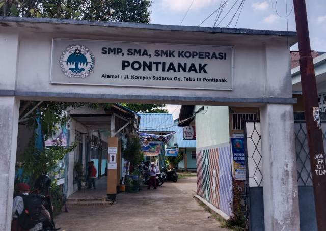 Guru SMK Koperasi Tuntut Pembayaran Honor