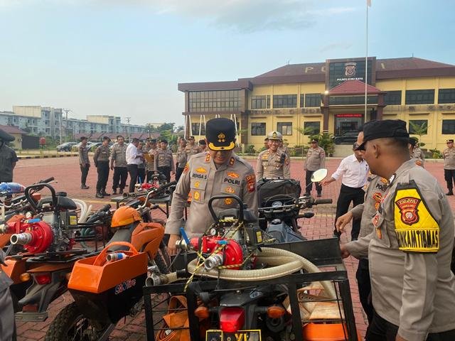 Kapolres Kubu Raya Uji Kelayakan Armada Pemadam Karhutla