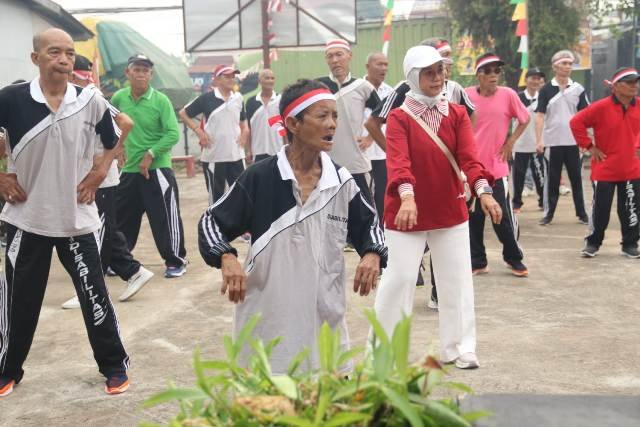 Keseruan Lansia di Kalbar Meriahkan HUT ke-81 Kemerdekaan RI