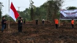 Pemuda Upacara HUT Kemerdekaan di Eks Lahan Karhutla