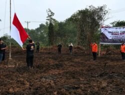 Pemuda Upacara HUT Kemerdekaan di Eks Lahan Karhutla