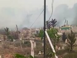 Api Karhutla Merembet ke Tanah Kuburan