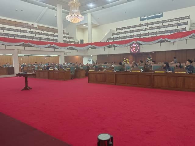 Paripurna Kesepakatan KUA PPAS Kalbar Dihujani Interupsi