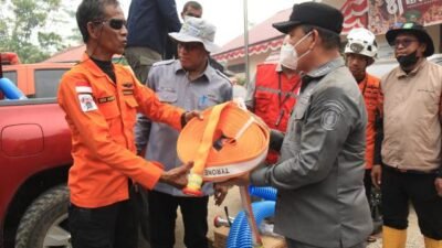 Gubernur dan Kapolda Kalbar Salurkan Bantuan ke Kubu Raya