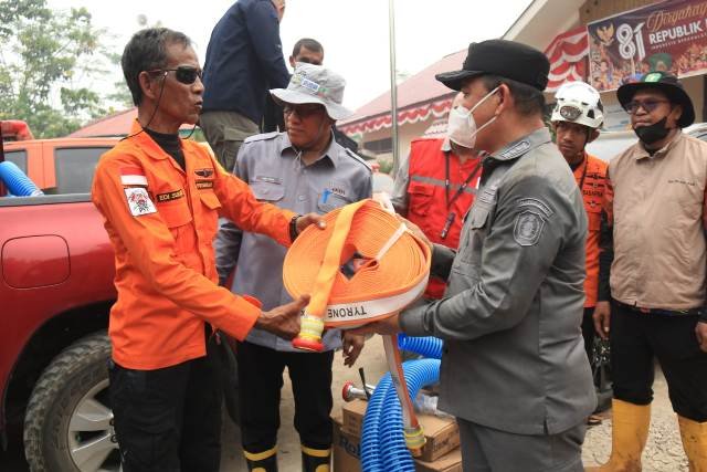 Gubernur dan Kapolda Kalbar Salurkan Bantuan ke Kubu Raya