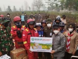 GAPKI Kalbar Bantu Logistik Relawan Damkar Karhutla