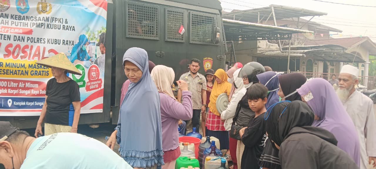 Warga Korpri Antusias Antre Air Bersih