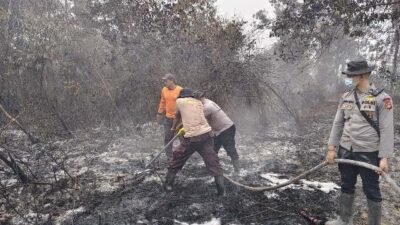 Hujan Masih Timbulkan Asap. Tim Suntikan Tanah Gambut Dengan X-Fire