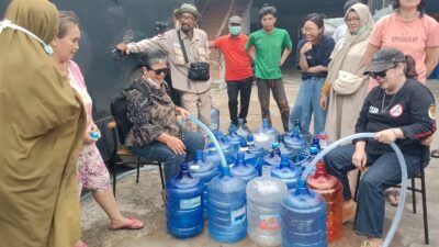 FPK Kalbar Distribusikan Air Bersih Gratis
