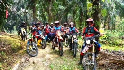 787 Rider Trabas Medan di Sanggau