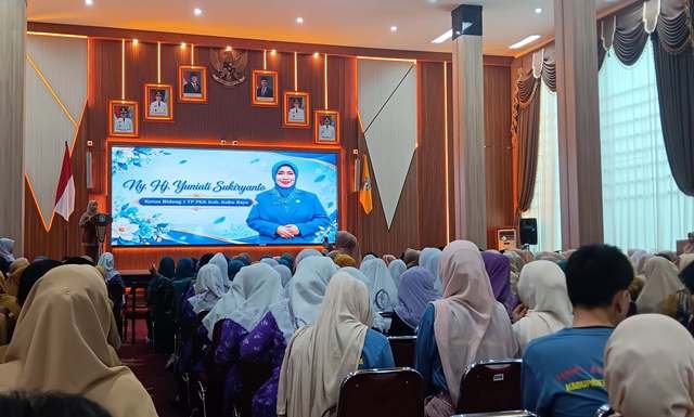 Tiga Organisasi Wanita yakni TP PKK, GOW dan Dharma Wanita Persatuan Kubu Raya menolak pengaruh LGBT saat Seminar keluarga tangguh benteng utama karakter bangsa, Selasa (15/9/2026). Foto: dian/berkatnewstv