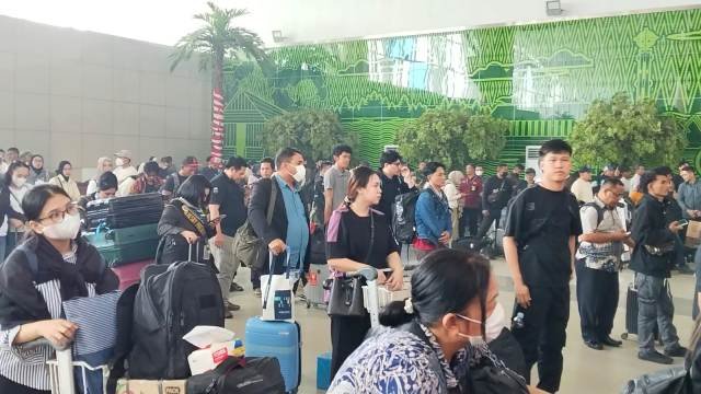 Sebanyak 16 penerbangan dari dan ke Bandara Internasional Supadio terpaksa dibatalkan akibat erupsi Gunung Anak Krakatau hingga ke Bandara Internasional Soekarno Hatta (CGK), Minggu (6/9/2026). Foto: dian/berkatnewstv