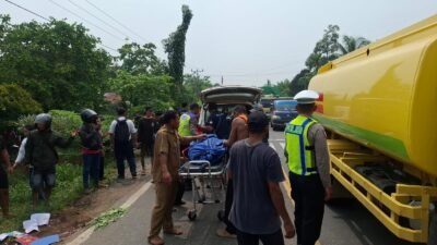 Remaja Tewas di Tabrak Trailer. Pengemudi Hilux Kabur