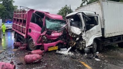 Dua Truk Adu Banteng, Supir Tewas di Tempat