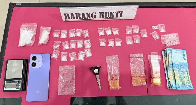 Pasutri Tertangkap Basah Bawa Sabu dan Ekstasi