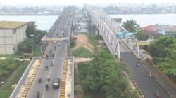 Kendaraan yang diperbolehkan lewat Duplikasi Jembatan Kapuas 1 yakni kendaraan roda 4, pick up/Engkel bermuatan dan kendaraan roda 6 kosong/tanpa muatan. Kendaraan angkutan barang roda enam bermuatan diarahkan melintasi Jembatan Kapuas II dari wilayah Kubu Raya menuju Kota Pontianak. Sementara untuk waktunya yang diperbolehkan lewat yaitu saat pagi hari mulai pukul 08.00-15.00 wib dan malam hari mulai pukul 19.00-05.00 wib. Foto: ist/berkatnewstv