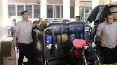 Sepanjang periode tanggal 1 - 20 Oktober 2026, Polda Kalbar bersama jajaran Polres berhasil menindak dan membongkar sebanyak 12 kasus tindak pidana di sektor migas yang beroperasi di wilayah hukum Kalimantan Barat. Dari 12 kasus tersebut, 2 diantaranya ditangani Ditreskrimsus Polda Kalbar. Foto: ist/berkatnewstv