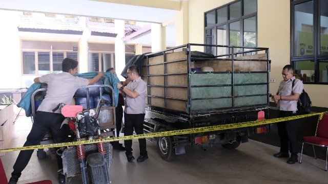 Dalam kurun Waktu 1 - 27 Oktober 2026, Polda Kalbar bersama jajaran Polres telah menangkap 29 orang yang terlibat dalam mafia BBM dan gas di Kalbar. Foto: ist/berkatnewstv