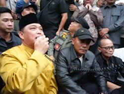 Norsan dan Krisantus Temui Pendemo. Beberkan Masalah Karhutla, Listrik dan BBM