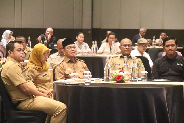 Pemprov Kalbar meminta masukan kepada masyarakat terkait Rancangan Peraturan Gubernur (Rapergub) sebagai aturan pelaksana Perda Nomor 1 Tahun 2022 tentang Pembukaan Lahan Perladangan Berbasis Kearifan Lokal, Selasa (27/10/2026). Foto: ist/berkatnewstv